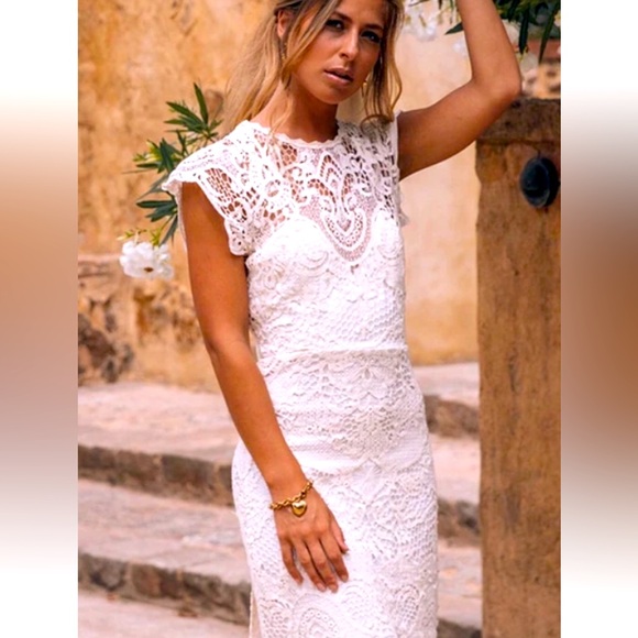 SPELL & the Gypsy Brooklyn Eyelet
Lace Bridal Gown Wedding Dress Off
White - Picture 2 of 9